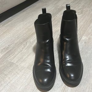 Black Chelsea boots 38